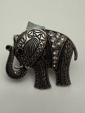 Old Navy Tribal Metal Elephant Jewel Stretch Adjustable Ring in Silver Tone
